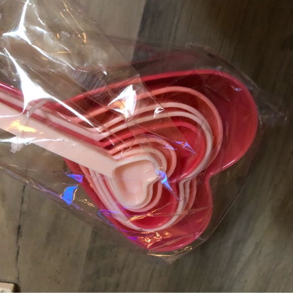 Target bullseye Valentines Measuring cup & spoons - Picture 4 of 7